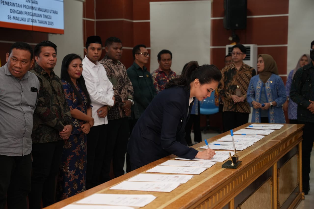 Gubernur Malut MoU Beasiswa Dengan 27 PT Se Malut