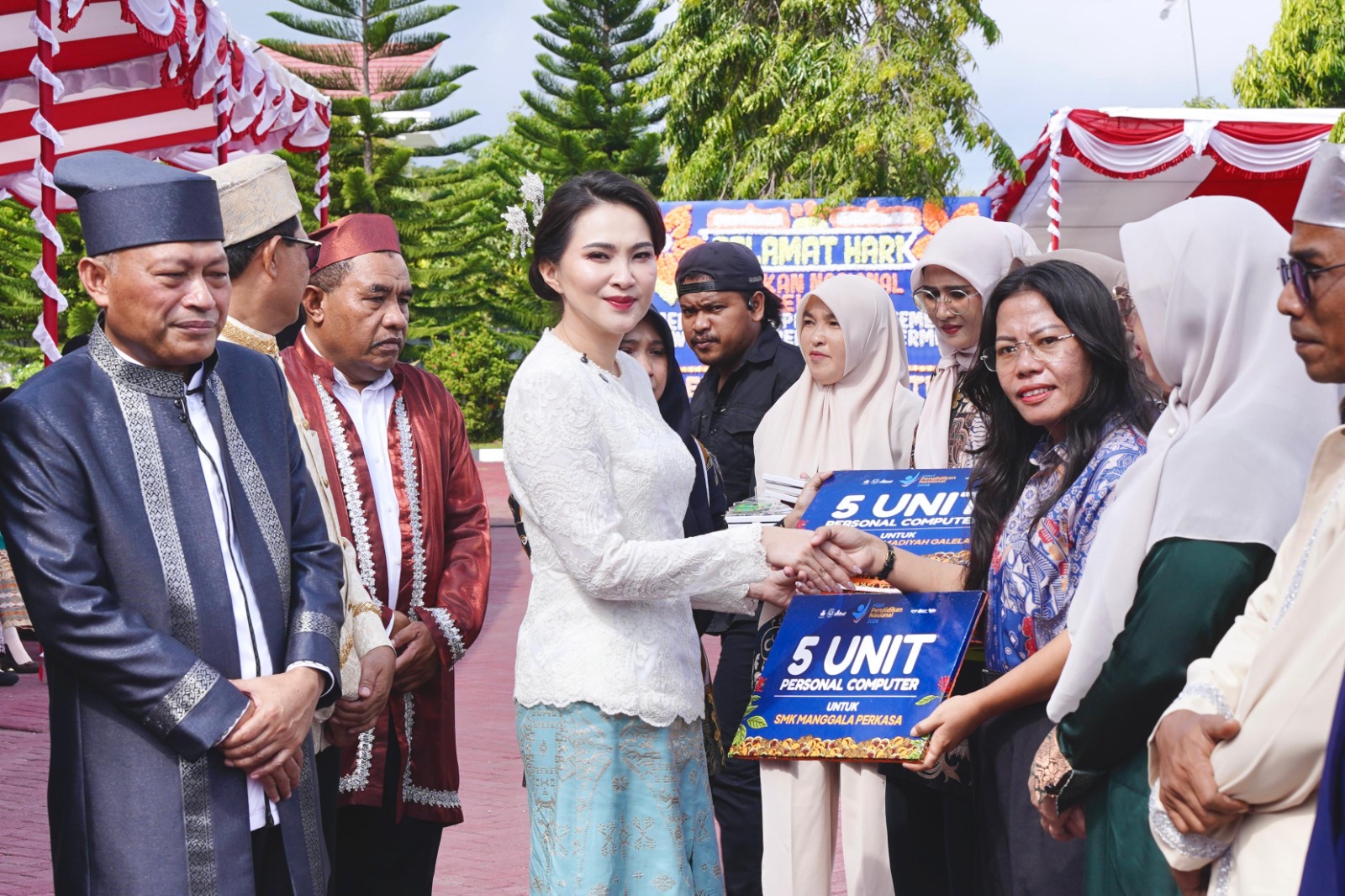 Gambar Kedua