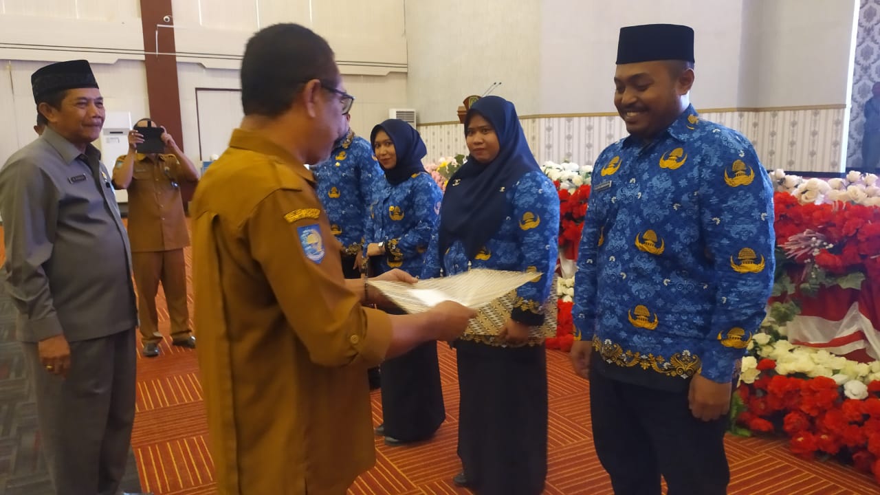 BKD Malut Resmi Serahkan SK PPPK Nakes - MalutProv.go.id