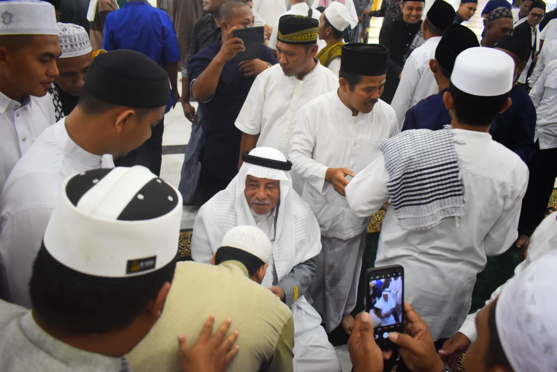 Salat Idul Fitri Berlangsung Khidmat Di Masjid Raya Shaful Khairat