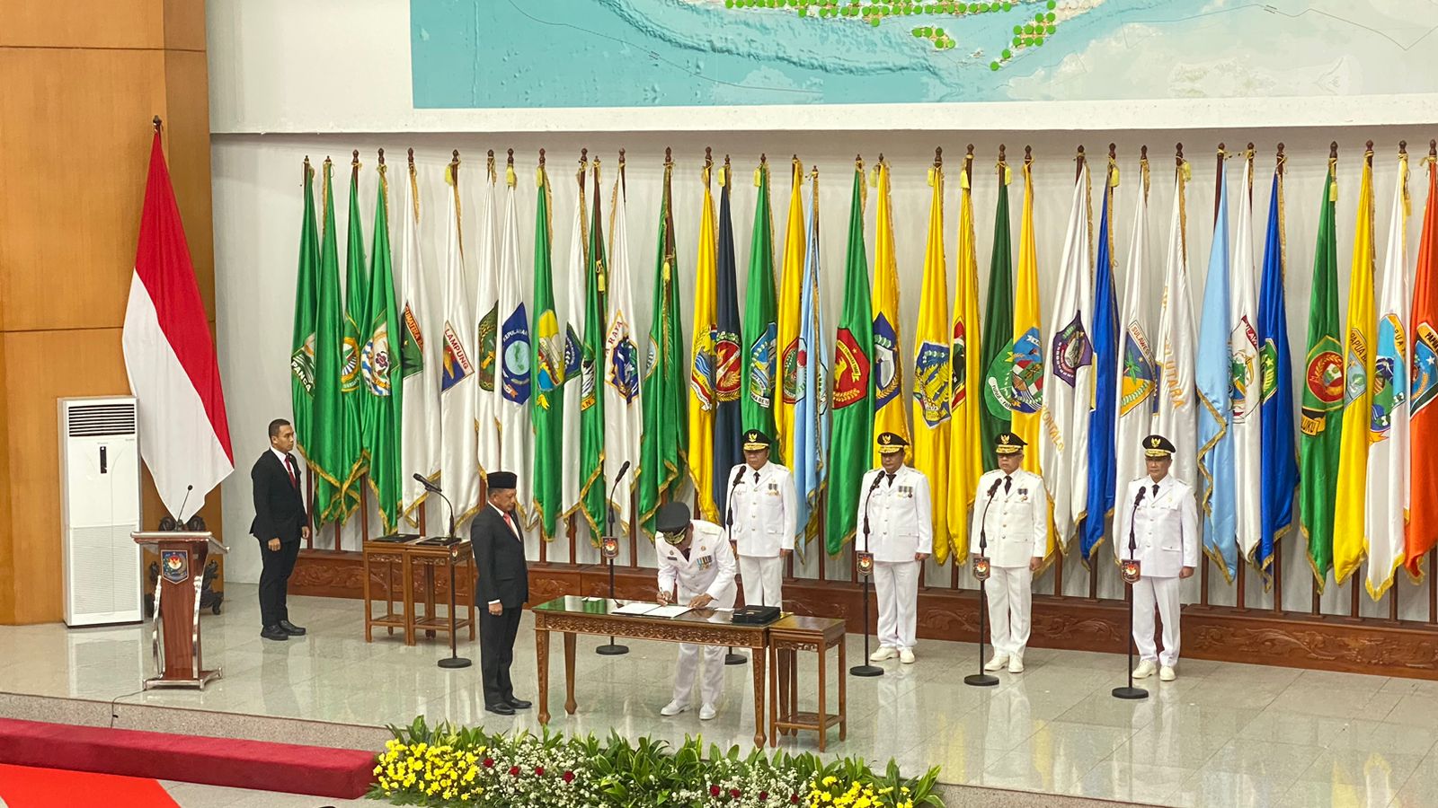 Pelantikan Lima Pj. Gubernur, Samsuddin A. Kadir Resmi Pimpin Malut