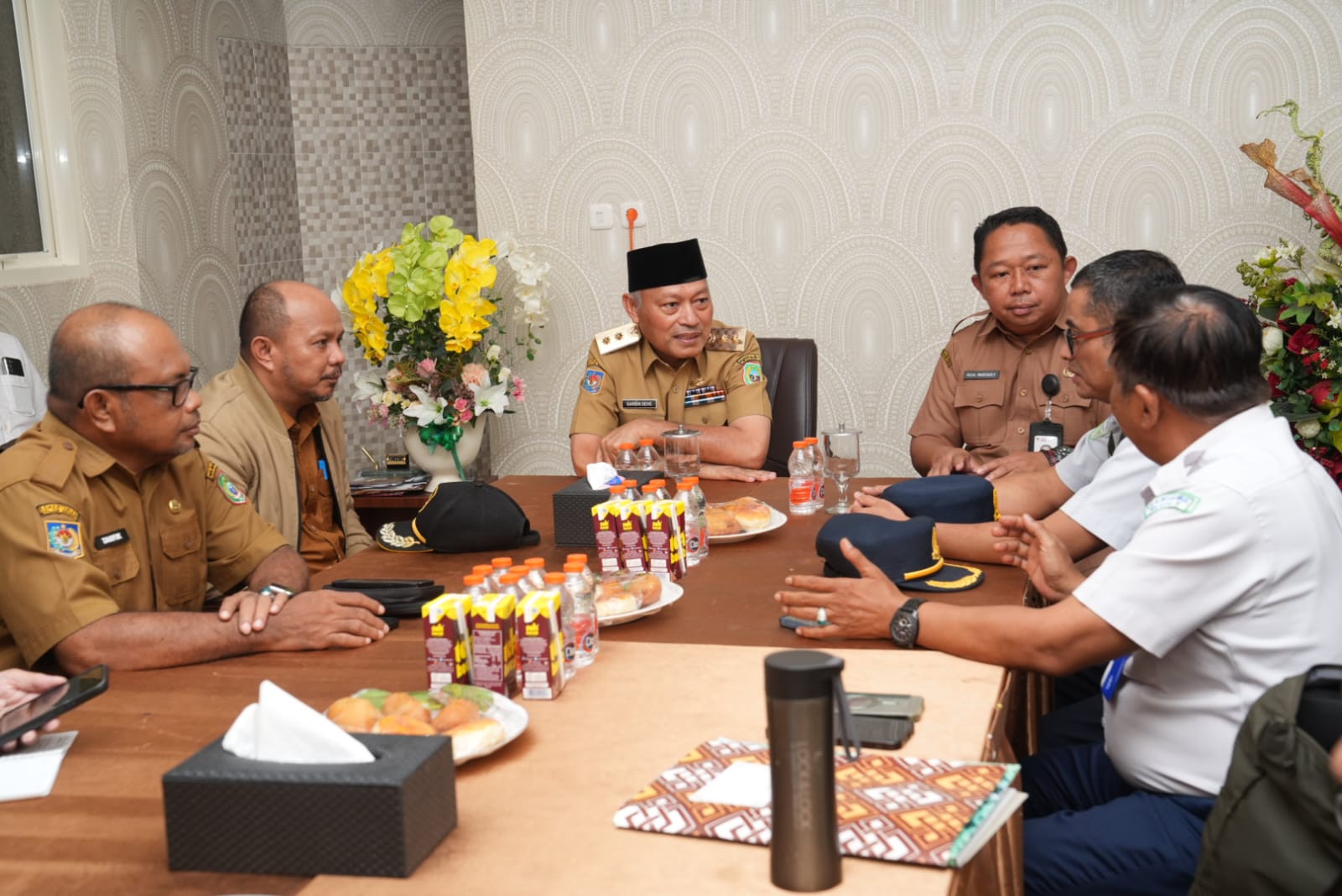 Pimpin Rakor Pasca - Gempa Batang Dua, Wagub Pastikan Logistik Aman dan Mitigasi Berbasis Data BMKG