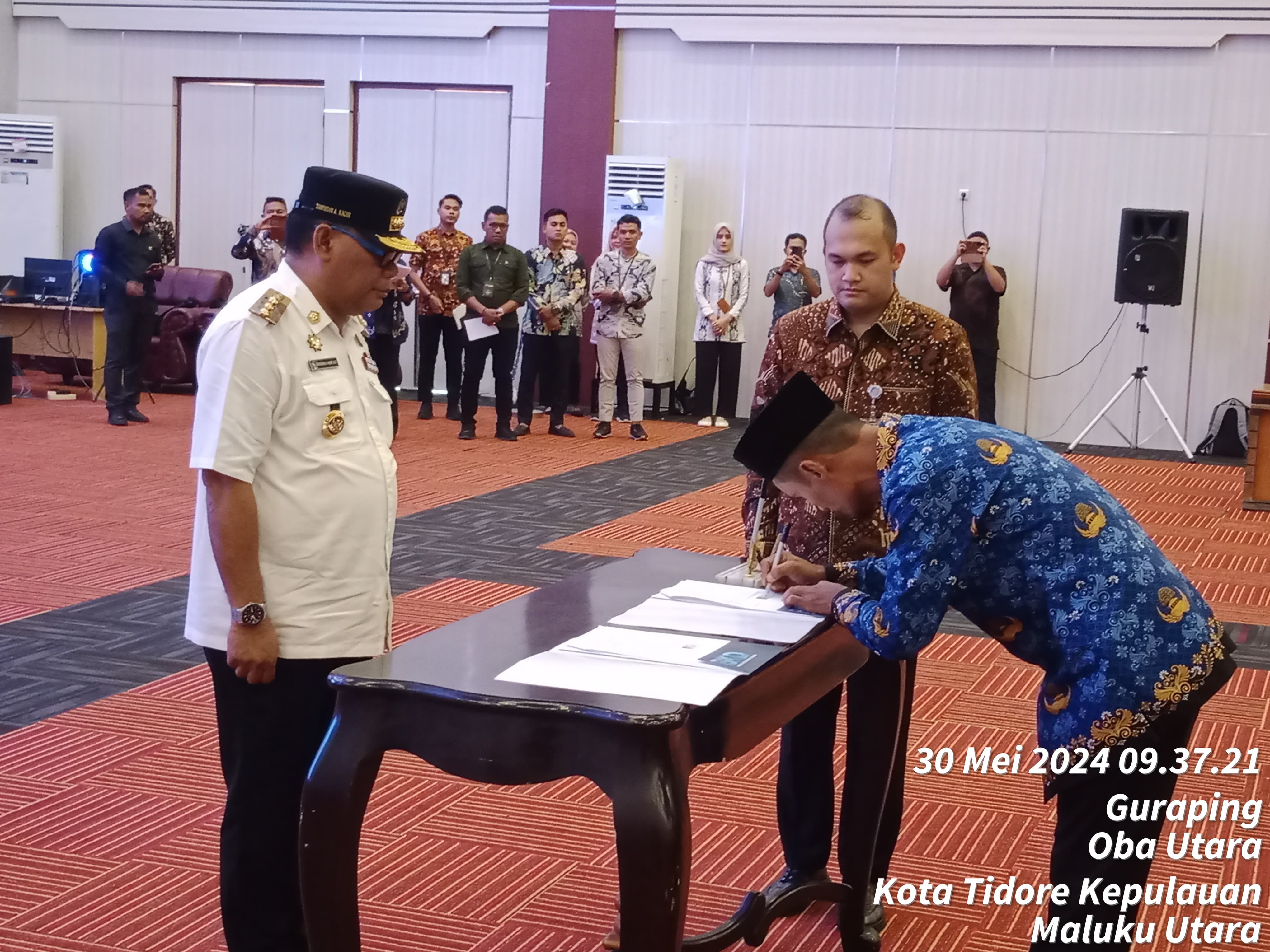 Pj Gubernur Serahkan SK 659 Peserta Lulus PPPK