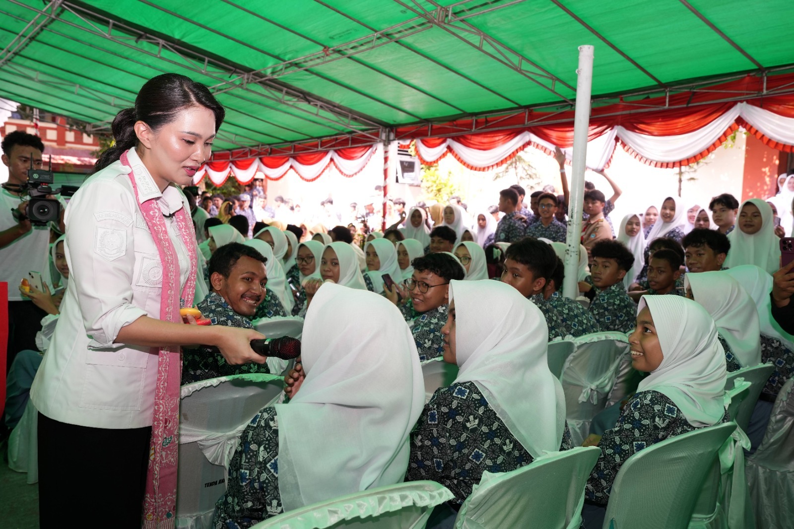 Gambar Kedua