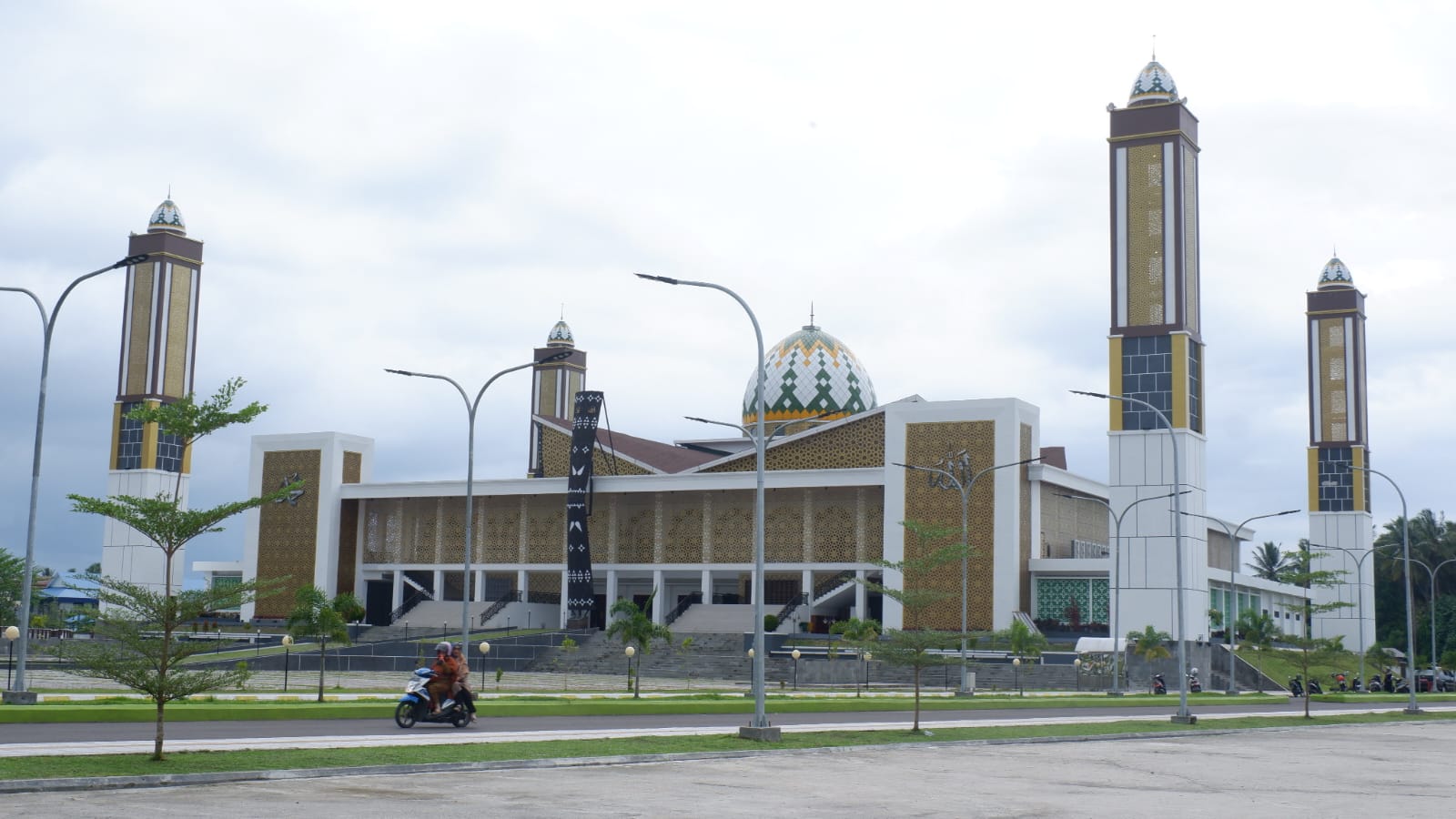 Gubernur Maluku Utara Akan Melaksanakan Salat Idul Fitri di Masjid Shaful Khairaat Sofifi