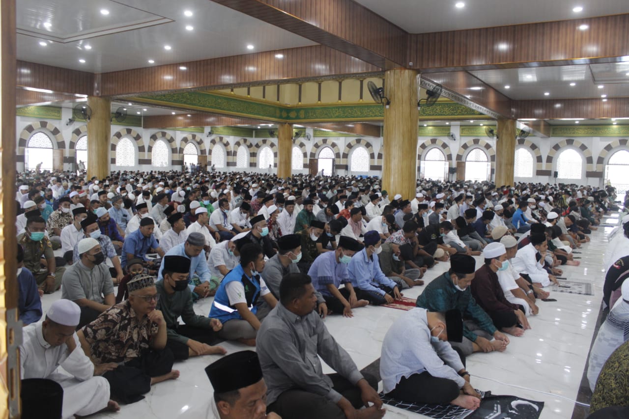 SHOLAT JUMAT PERDANA DI MASJID RAYA SHAFUL KHAIRAAT DIPADATI RIBUAN JAMAAH